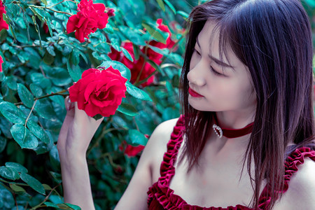 国务院台办：决不允许有人一边在大陆赚钱 一边支持“台独”分裂活动